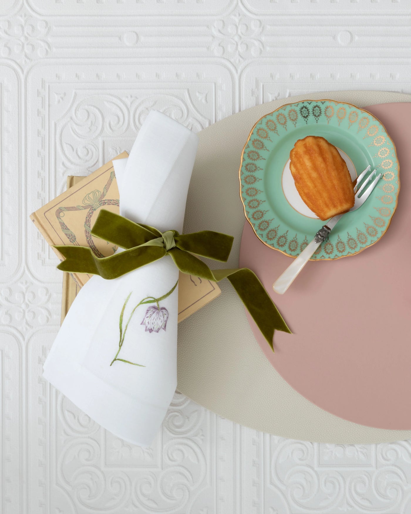 Gayle Warwick Victoria - Honeysuckle linen napkin